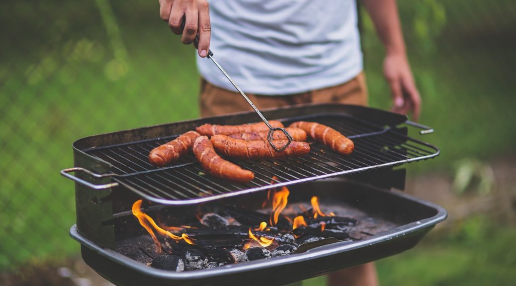 Barbecue à charbon et barbecue à gaz : lequel choisir ?