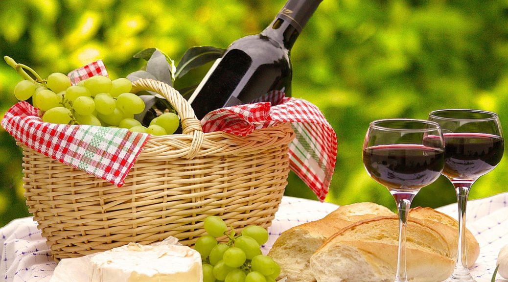 Panier en osier avec porte-bouteilles : alliez praticité et élégance !