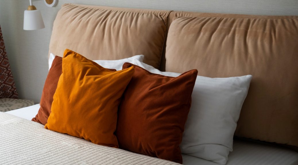 Coussin ou oreiller : quel choix faire pour votre chambre ?