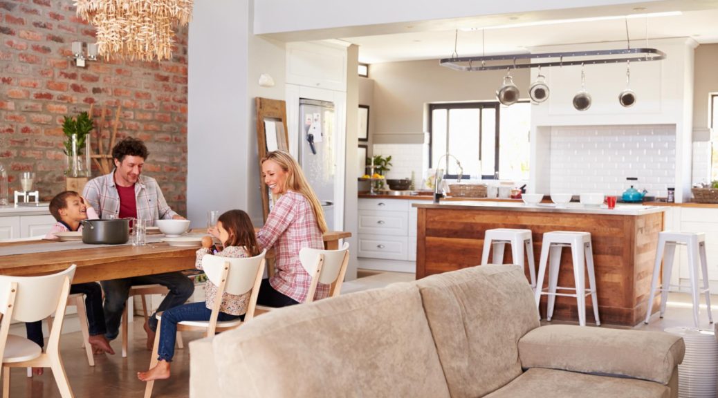 Pièce ouverte : comment aménager une cuisine et un salon harmonieux ?