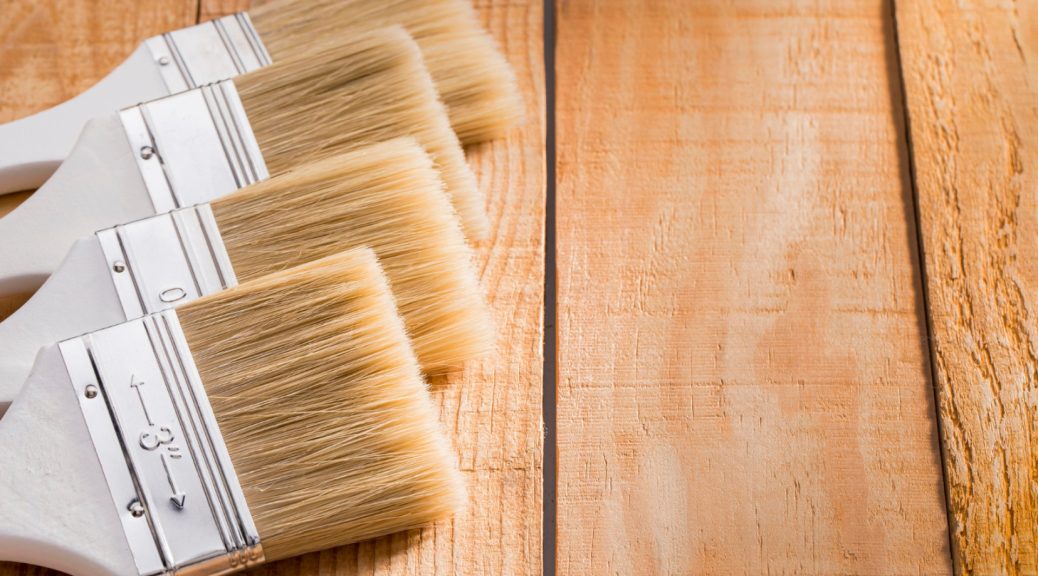 Redonner vie au bois gris avec un dégriseur efficace