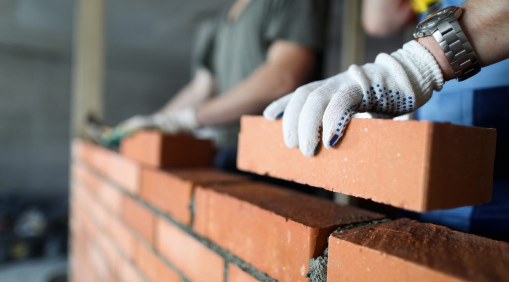 Choisir une entreprise de maçonnerie à Roanne : conseils et critères pour réussir votre projet