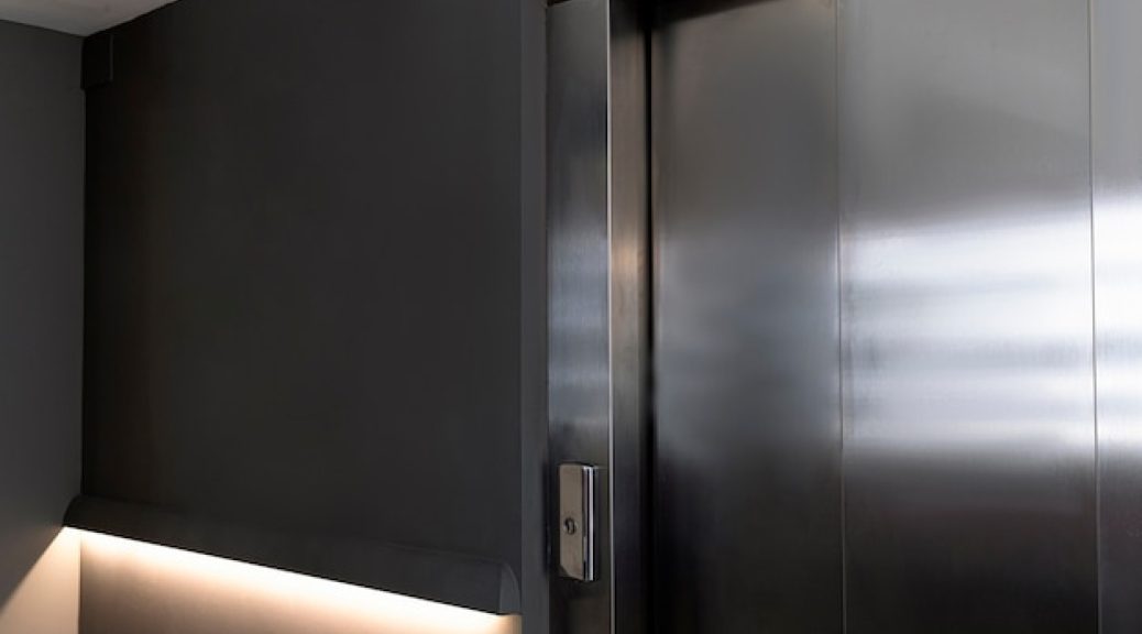 Pourquoi opter pour un ascenseur sur-mesure plutôt qu’un modèle standard ?