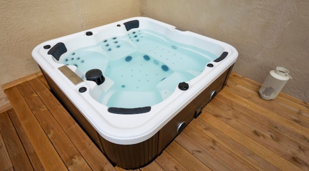 Couverture de spa isolante : pourquoi est-ce essentiel ?